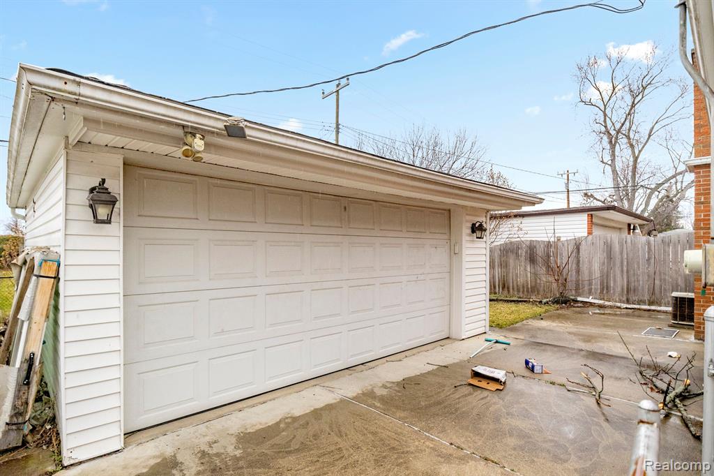 6483 N SILVERY Lane, Dearborn Heights, MI 48127 — Photo 27