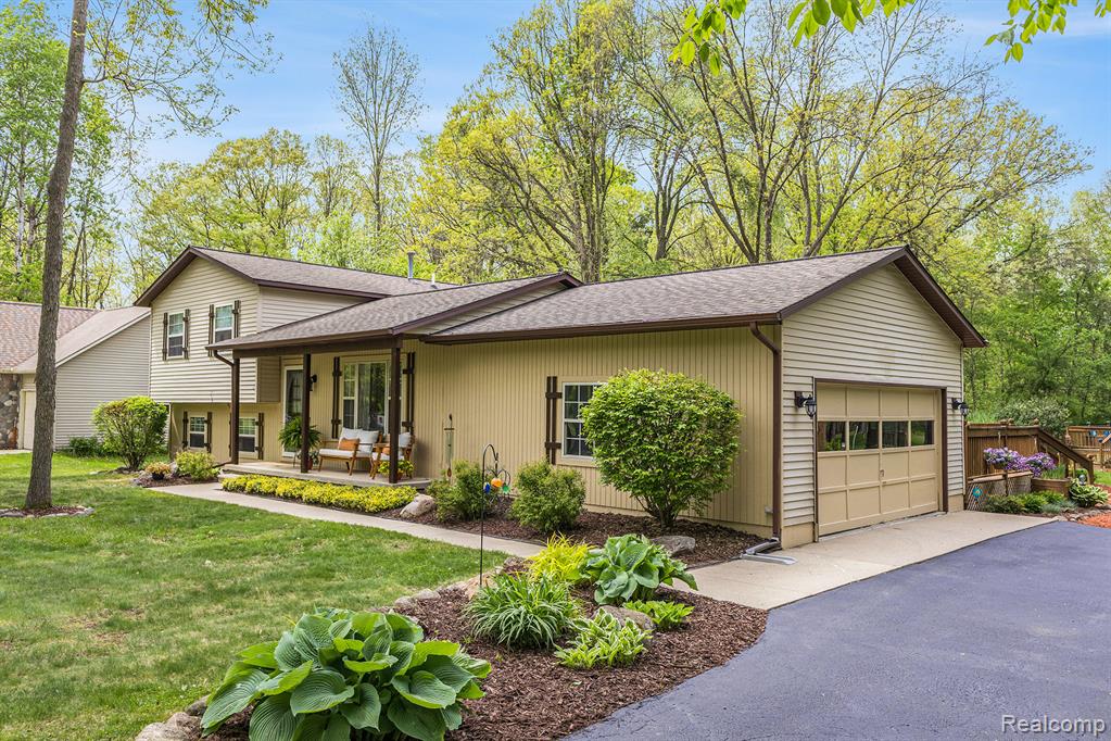 8450 Pineview Lake Drive, Linden, MI 48451 — Photo 2
