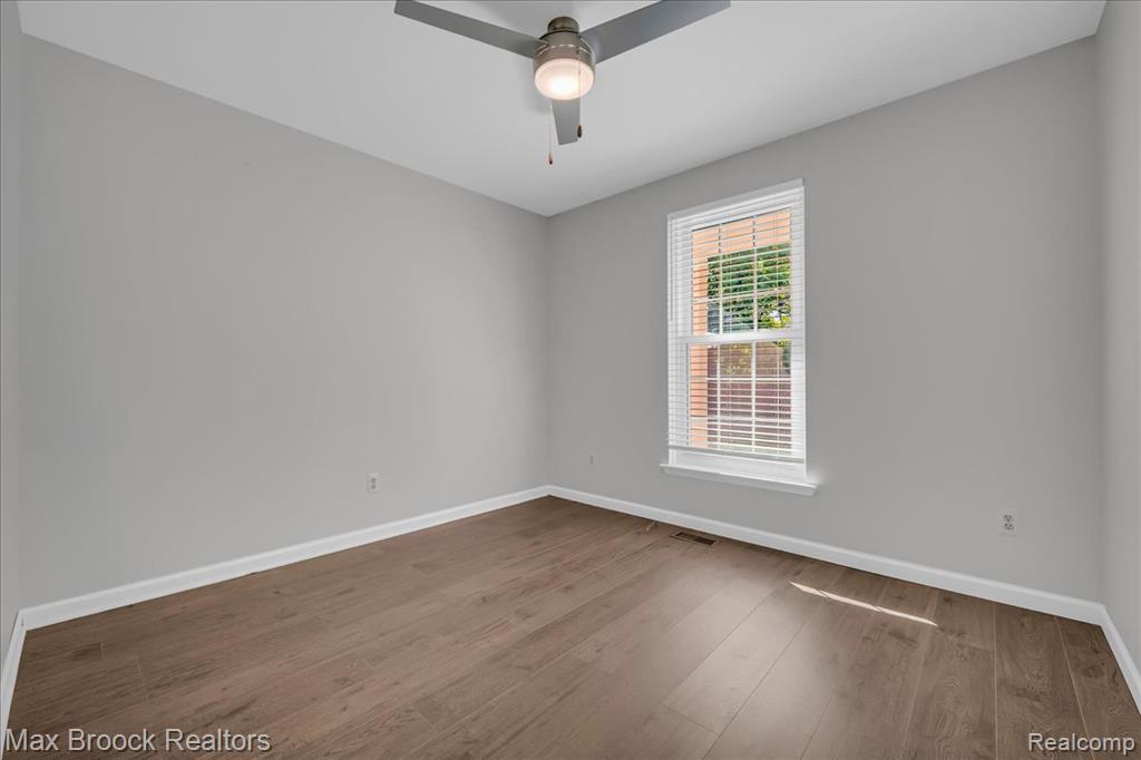 7617 Woodview Drive, Waterford, MI 48327 — Photo 14