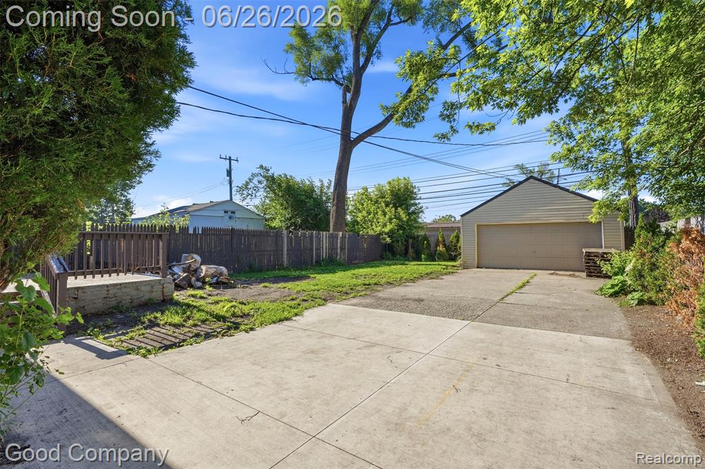 520 E Muir Avenue, Hazel Park, MI 48030 — Photo 35