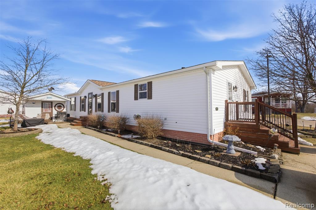 1983 Oak Street, Newport, MI 48166 — front exterior