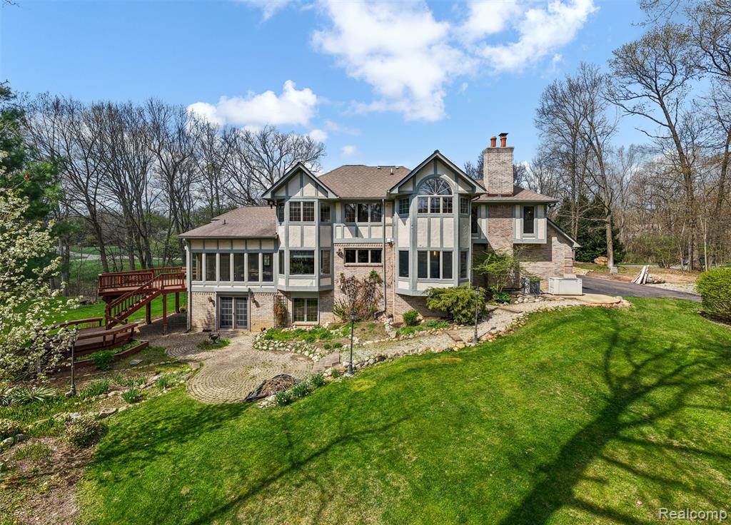 561 Valley Drive, Milford, MI 48381 — Photo 53