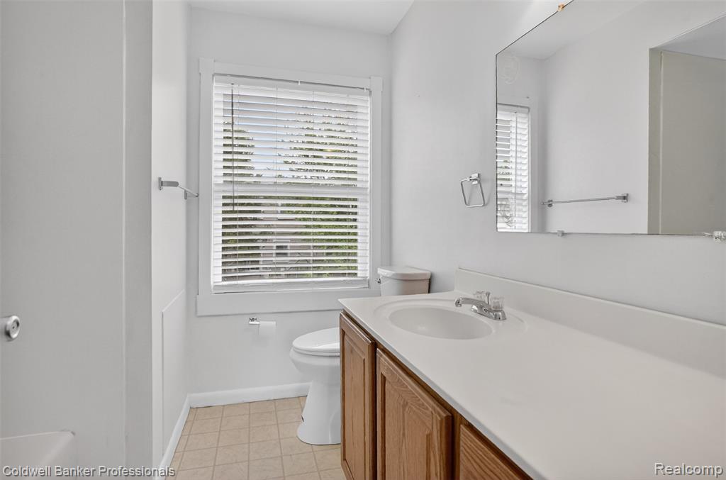 902 Little Hill Court, Rochester Hills, MI 48307 — Photo 13