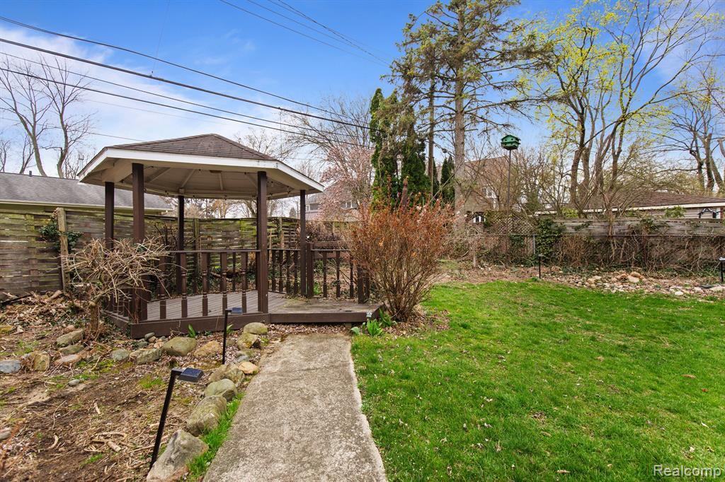 716 WOODLAWN Avenue, Royal Oak, MI 48073 — Photo 32