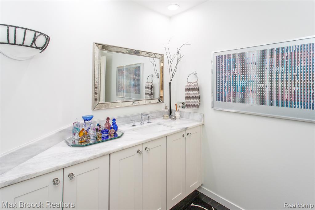6524 Pleasant Lake Court, West Bloomfield, MI — Photo 44