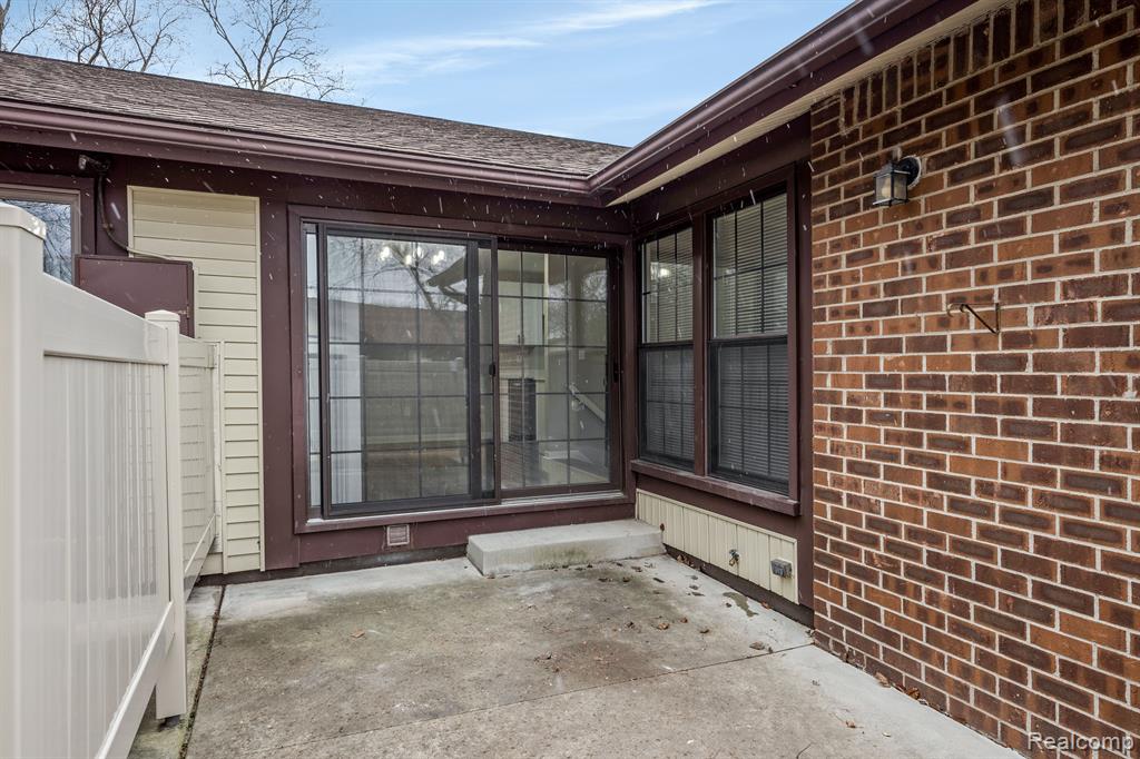 40440 NEWPORT Drive, Plymouth, MI 48170 — Photo 25