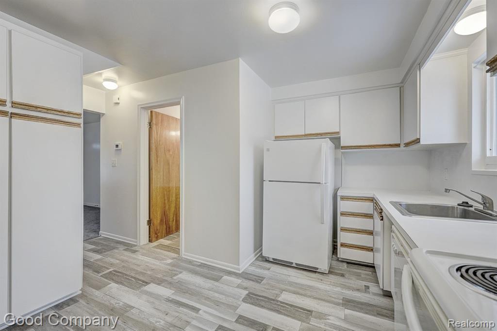 6958 Town Lane, Dearborn Heights, MI 48127 — Photo 12