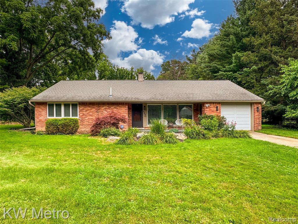4096 CHESTNUT HILL Drive, Troy, MI 48098 — front exterior