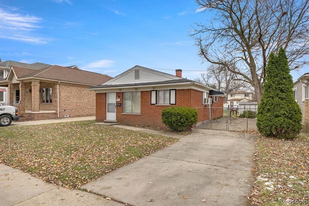 4921 GERTRUDE Street, Dearborn Heights, MI 48125 — Photo 2