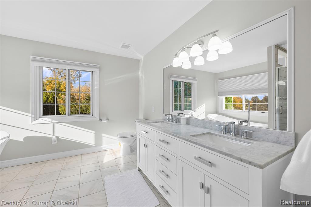 48279 Chesterfield Drive S, Dearborn, MI 48187 — Photo 22