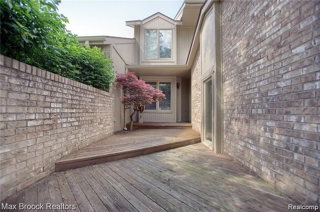 4070 Foxpointe Drive, West Bloomfield, MI 48323 — Photo 2