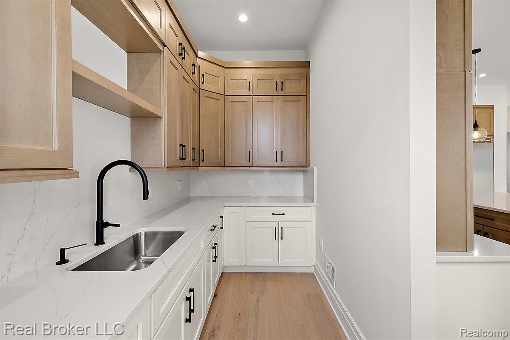 4240 Tonawanda Avenue, Royal Oak, MI 48073 — Photo 34