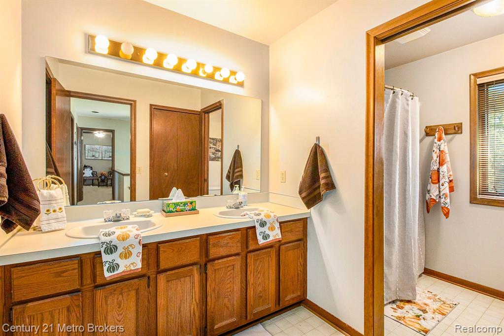 5376 OLDE SHAWBORO Road, Grand Blanc, MI 48439 — Photo 21