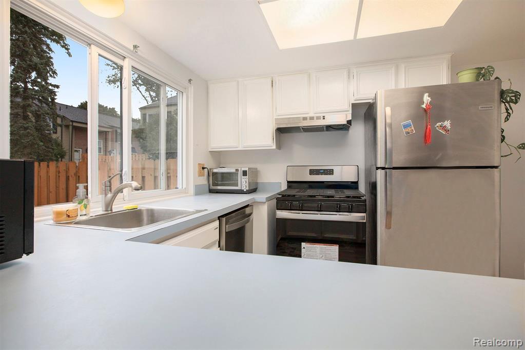 3481 BURBANK Drive, Ann Arbor, MI 48105 — Photo 10