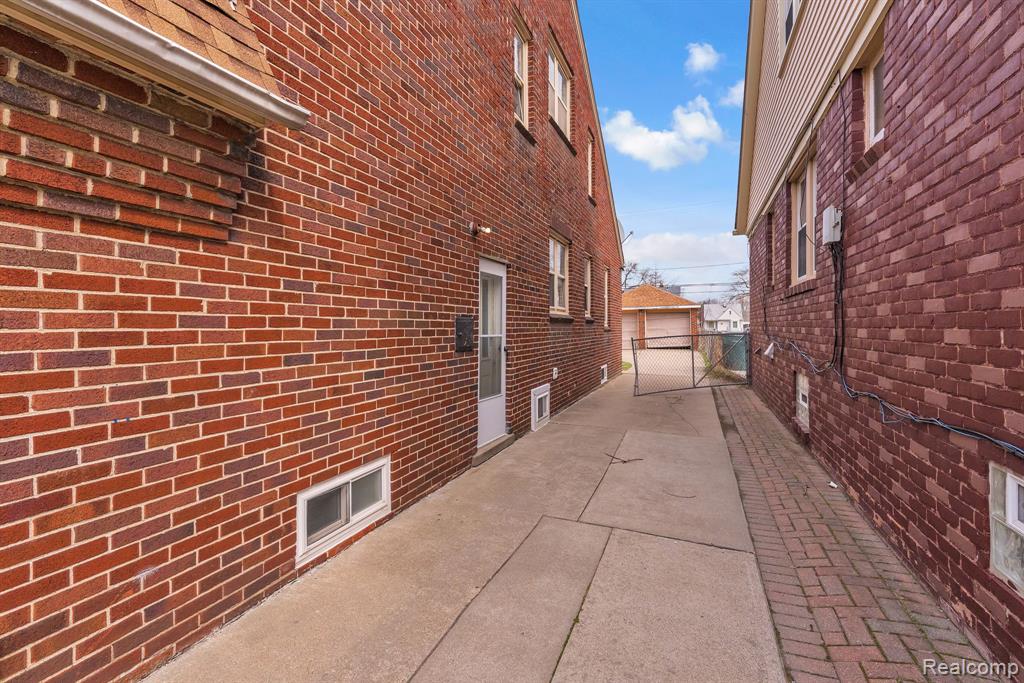6120 MIDDLESEX Street, Dearborn, MI 48126 — Photo 33