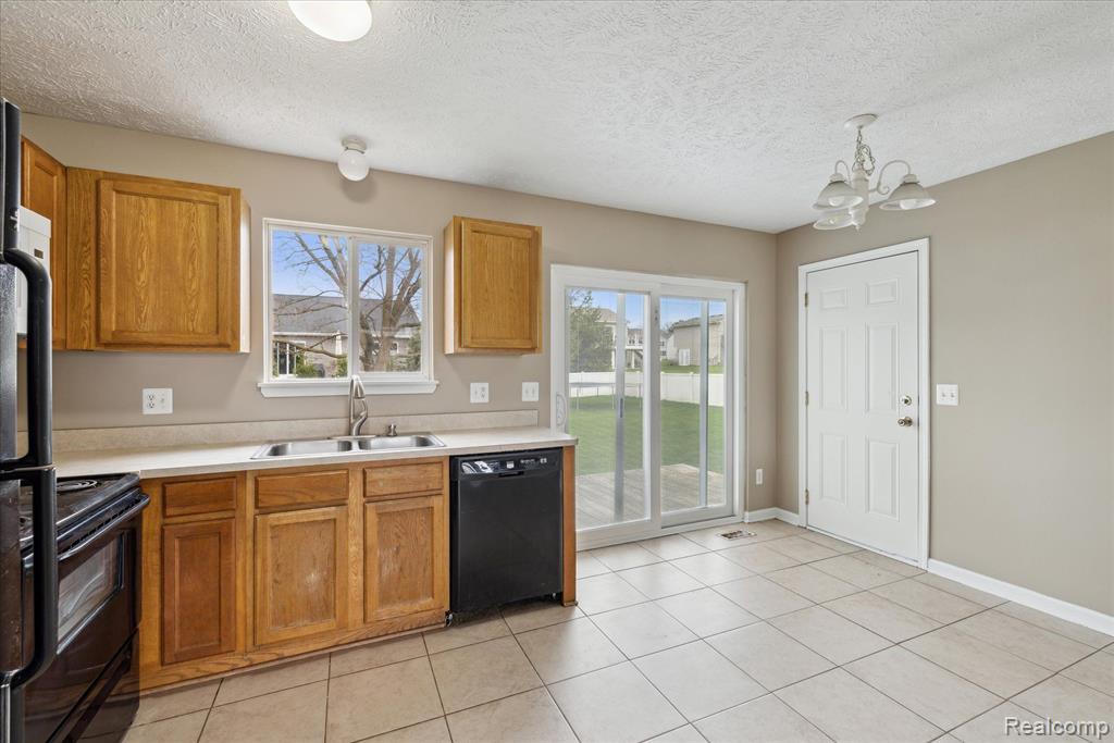 684 HAYSTACK Drive, Linden, MI 48451 — Photo 8