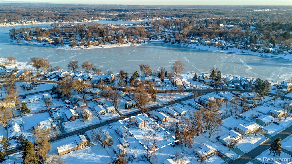 657 Lucille Drive, Wolverine Lake, MI 48390 — Photo 11