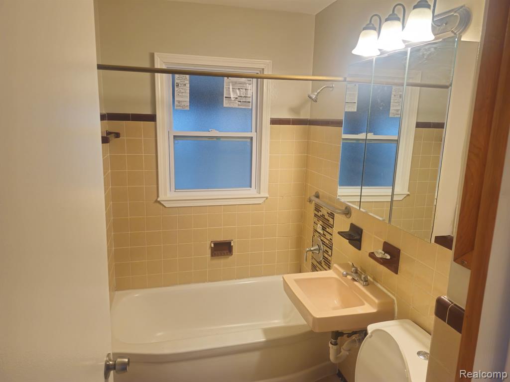 912 Markham Street, Flint, MI 48507 — Photo 9