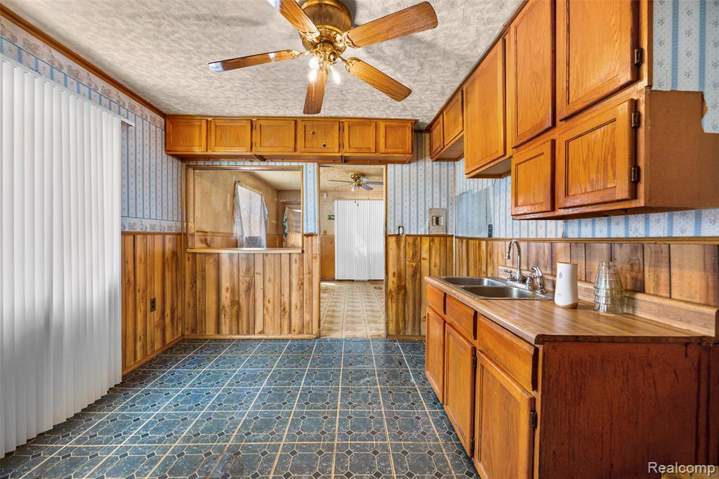 6826 Republic Avenue, Warren, MI 48091 — Photo 13