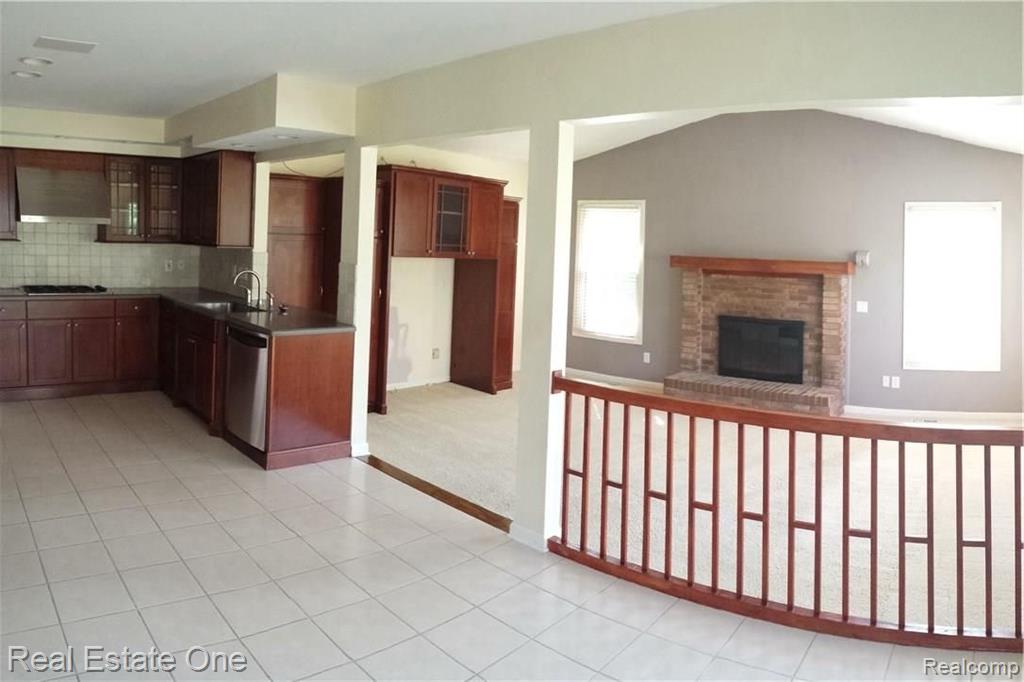 475 Dorchester Way, Milford, MI 48381 — Photo 8