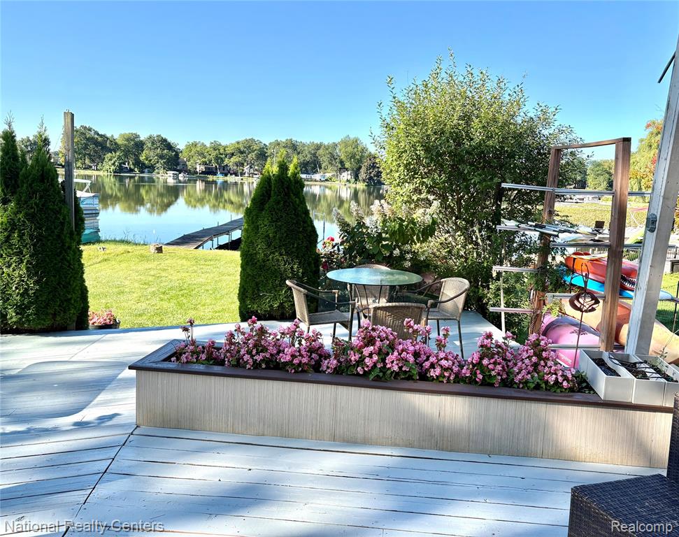 8871 Lakeview Drive, White Lake, MI — Photo 9