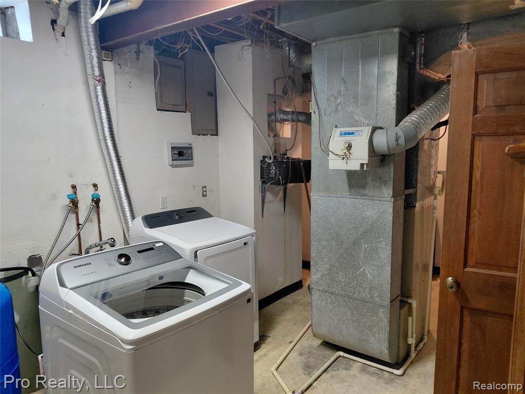 8445 Crestshire Drive, Ypsilanti, MI 48197 — Photo 37