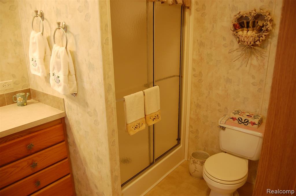 23166 Swallow, New Boston, MI 48164 — Photo 14
