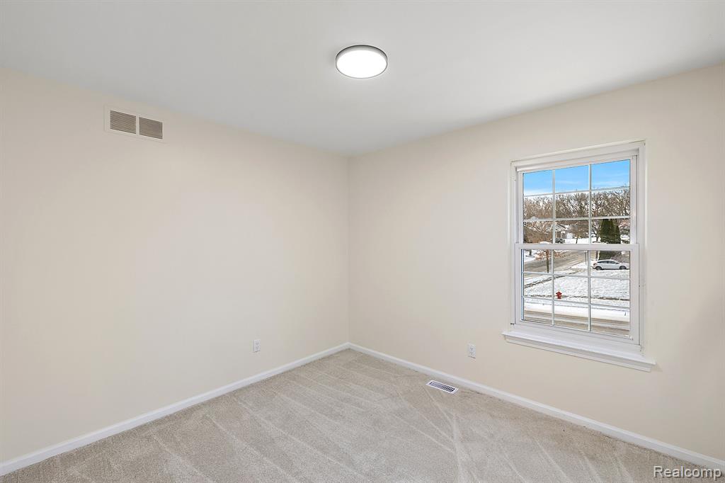 708 Oak View Ln, Milford, MI 48381 — Photo 49