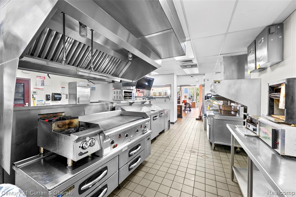 32704 Grand River Avenue, Farmington, MI, 48336