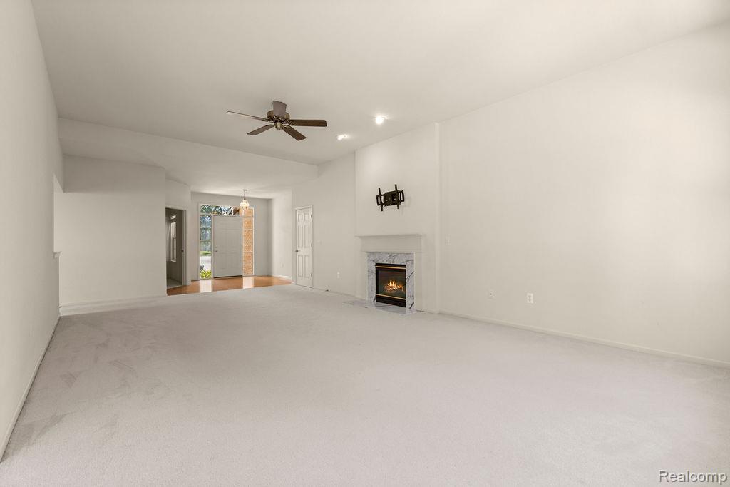 43120 Creek Court, 81, Clinton Twp, MI 48038 — Photo 9