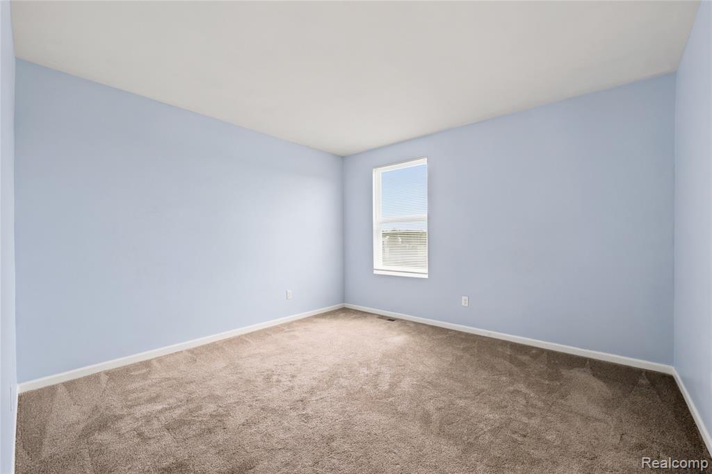 56626 Leeds Lane, Macomb, MI 48042 — Photo 33