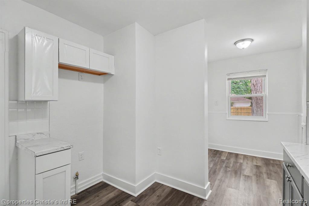 5911 YORKSHIRE Road, Detroit, MI 48224 — Photo 6