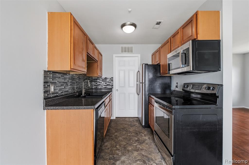 42564 Saratoga Road, 31, Canton, MI 48187 — Photo 13
