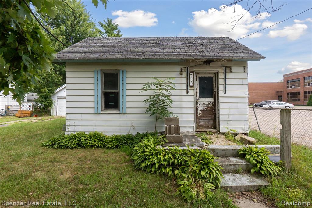 629 Alger Avenue, Owosso, MI 48867 — Photo 2