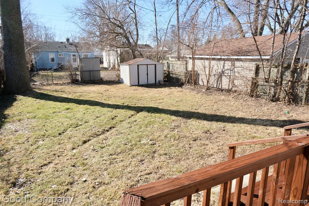 646 E DALLAS Avenue, Madison Heights, MI 48071 — Photo 15