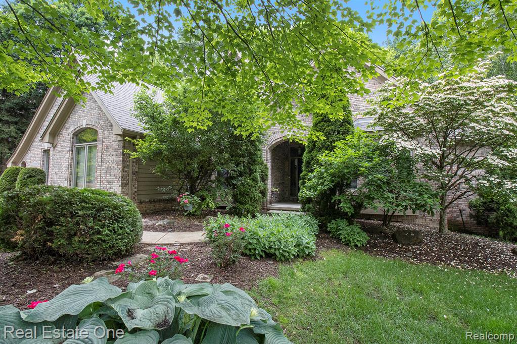 9832 Kingston Ridge, Clarkston, MI 48348 — Photo 43