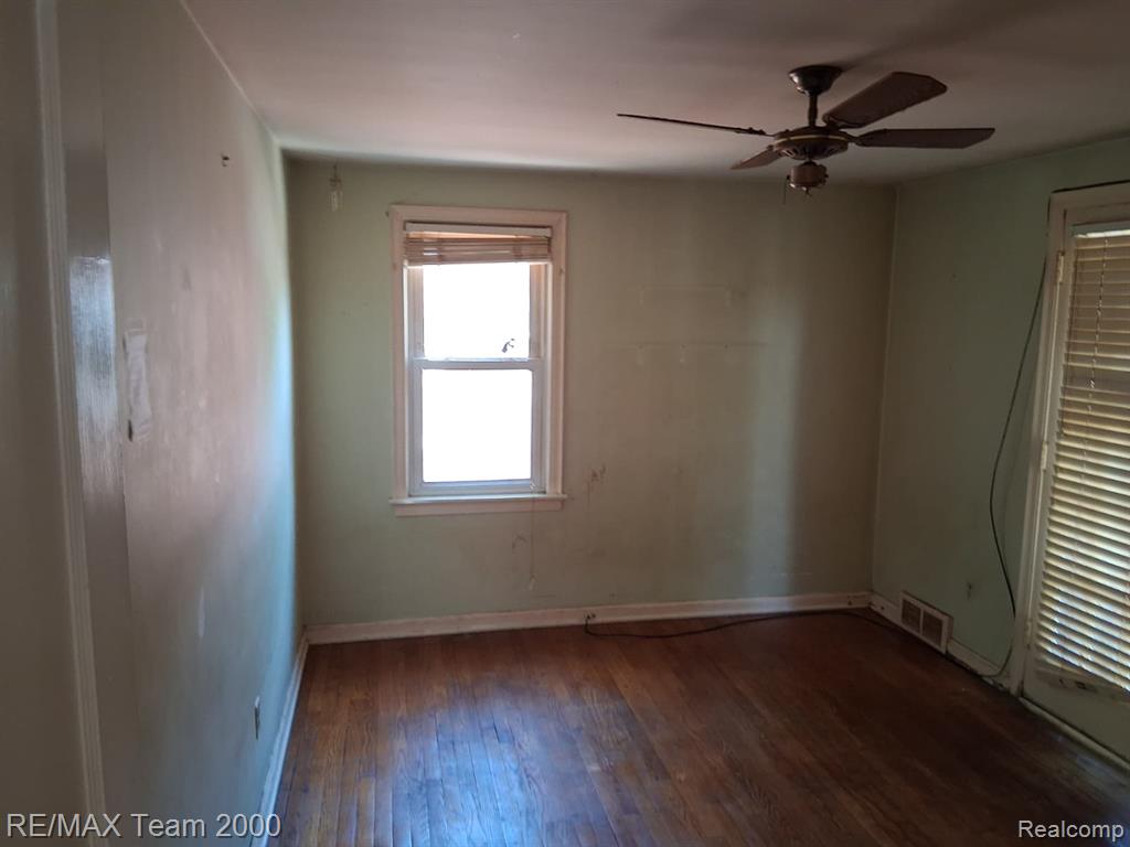 5228 Hillcrest Street, Detroit, MI 48236 — Photo 8