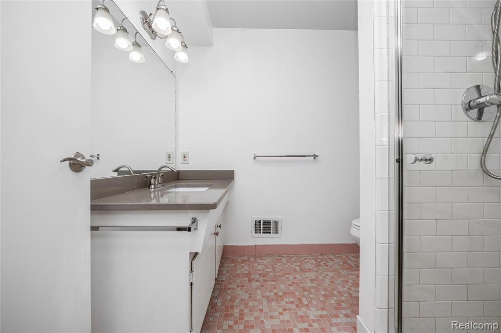 5738 Pebbleshire Road, Bloomfield Hills, MI 48301 — Photo 24
