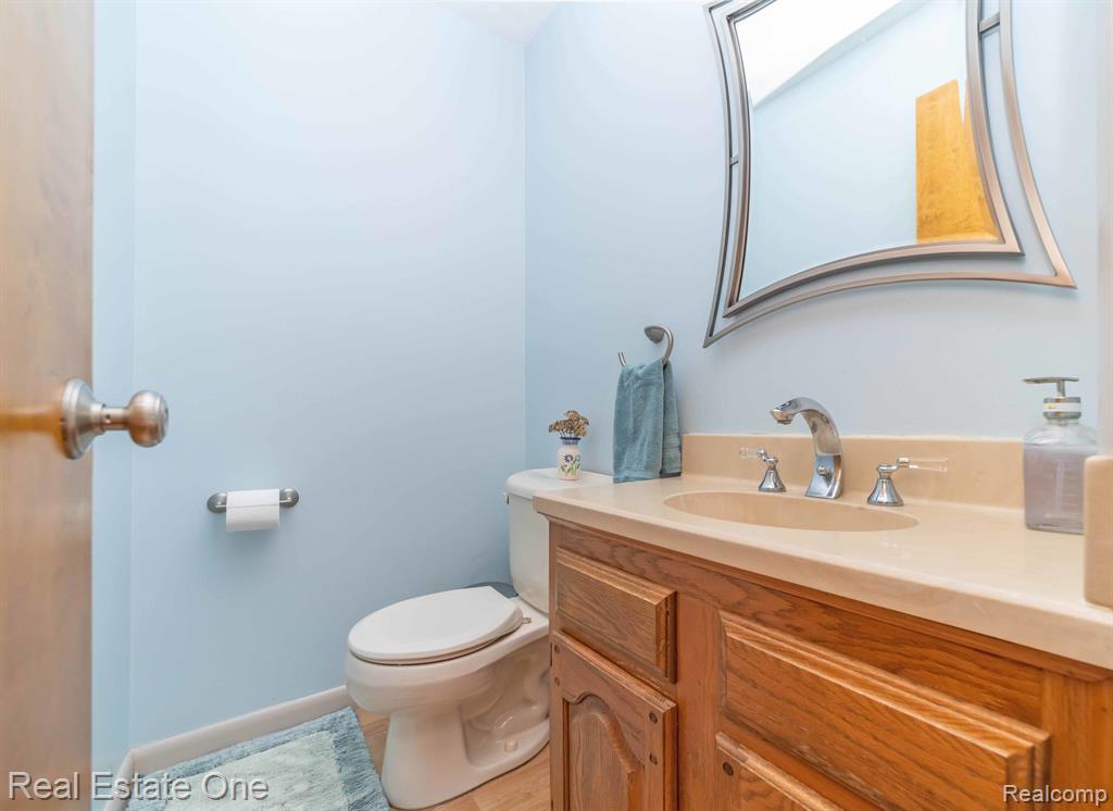 8260 ENGLEWOOD Drive, Clarkston, MI — Photo 32