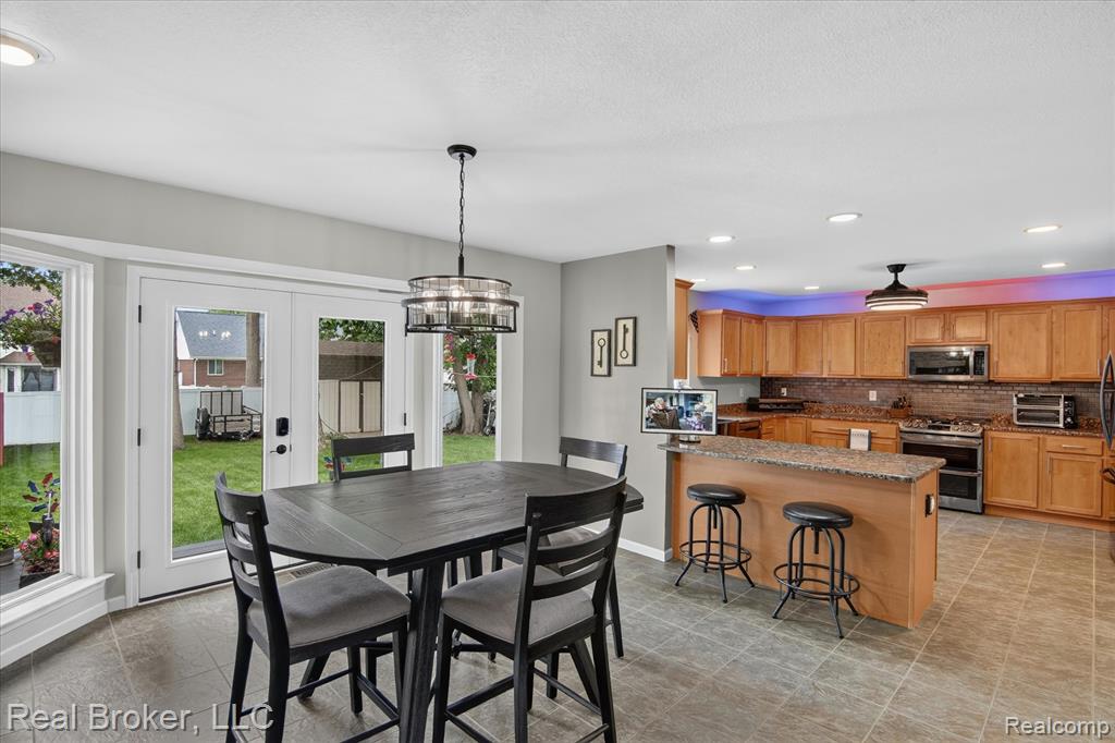15156 Oak Valley Lane, Monroe, MI 48161 — Photo 14