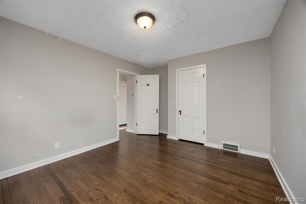 20701 Toles Lane, Grosse Pointe Woods, MI 48236 — Photo 8