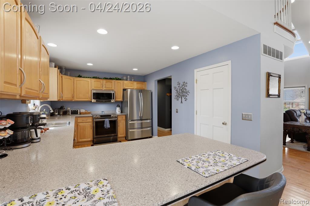 54638 Beacon Cove Circle, New Baltimore, MI 48047 — Photo 12