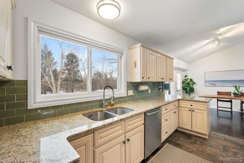 21412 Holmbury Road, Northville, MI 48167 — Photo 19