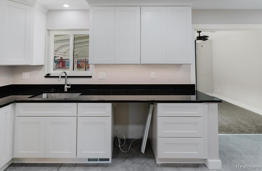 8355 HELEN, Center Line, MI 48015 — Photo 11