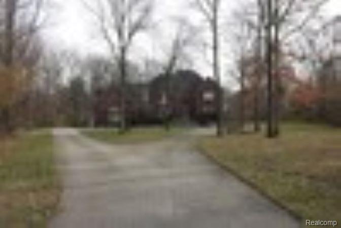 6986 Montgomery Drive, Utica, MI 48316