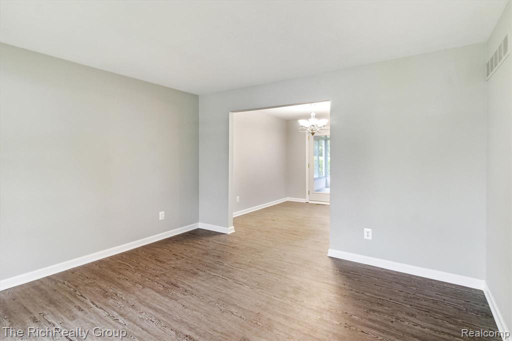 43101 LANCELOT Drive, Canton, MI 48188 — Photo 8