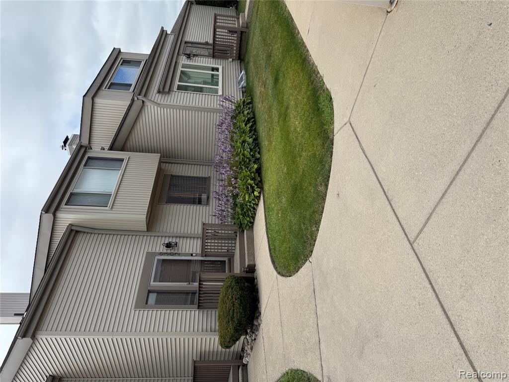 6302 Laurentian Court, Flint, MI 48532 — Photo 3