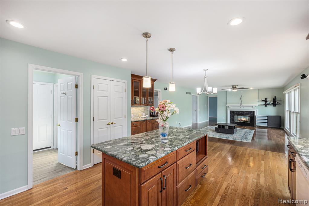 5686 Cherry Lane, West Bloomfield, MI 48324 — Photo 10