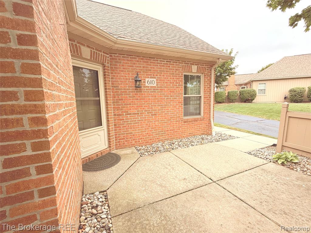 610 Perry Creek Drive, Grand Blanc, MI 48439 — Photo 4