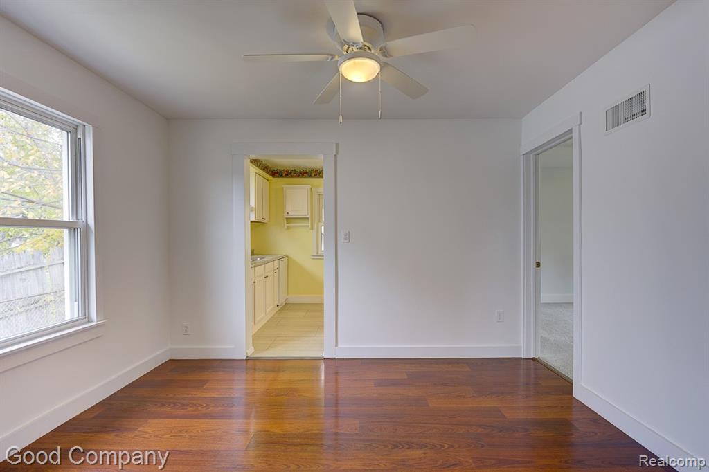720 E Granet Avenue, Hazel Park, MI 48030 — Photo 12